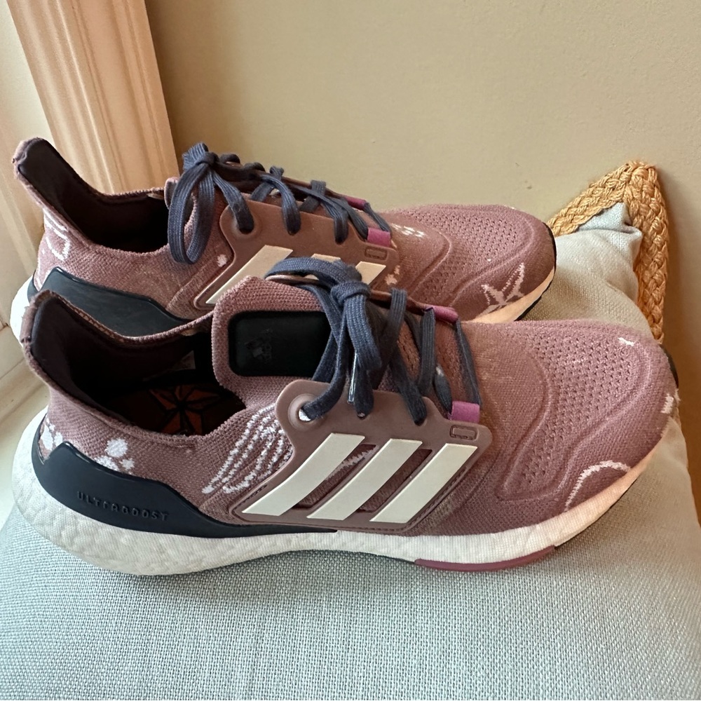 Adidas Ultraboost 22 Running Shoes Size 9.5 Purple/Off-white/Chalky Brown